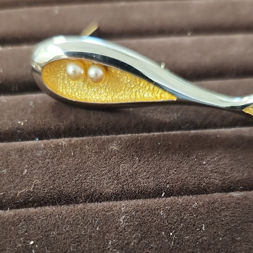 Vintage Mid-Century Modern Gold-Tone Faux Pearl Brooch Pin.
